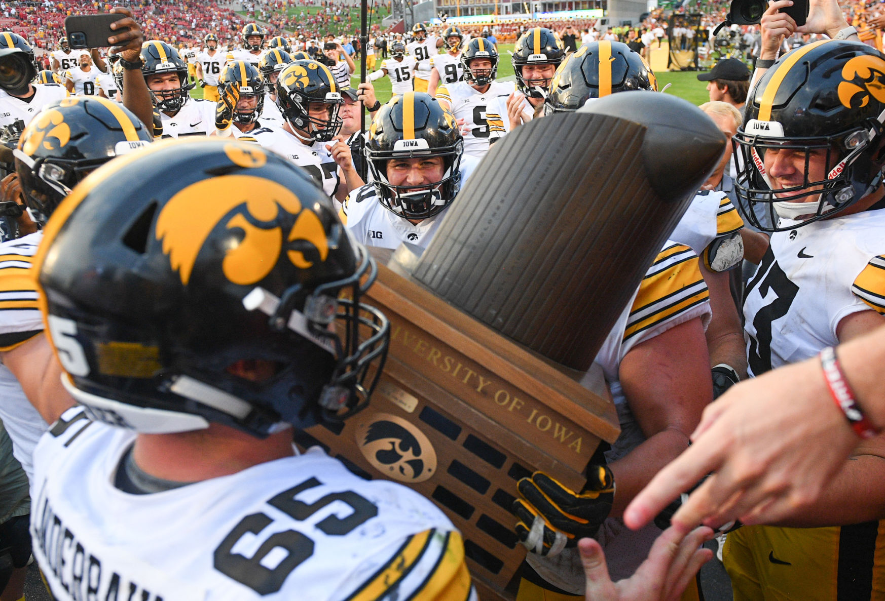 091121-qc-spt-iowa-isu-fball-012